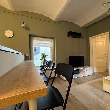 V17 Duplex At Westend Mall Апартаменты