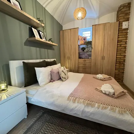 V17 Duplex At Westend Mall Апартаменты *