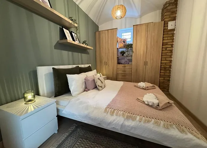 V17 Duplex At Westend Mall Apartament *