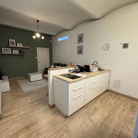 V17 Duplex At Westend Mall Apartment *