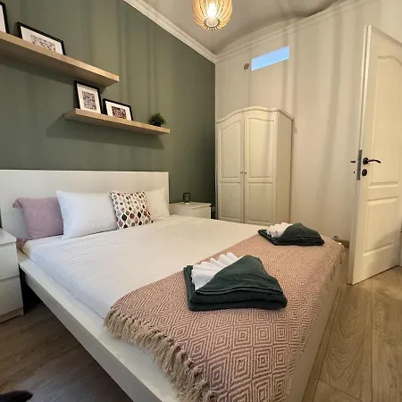 V17 Duplex At Westend Mall *