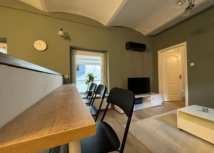 V17 Duplex At Westend Mall Lägenhet