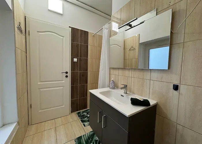 V17 Duplex At Westend Mall Lägenhet *