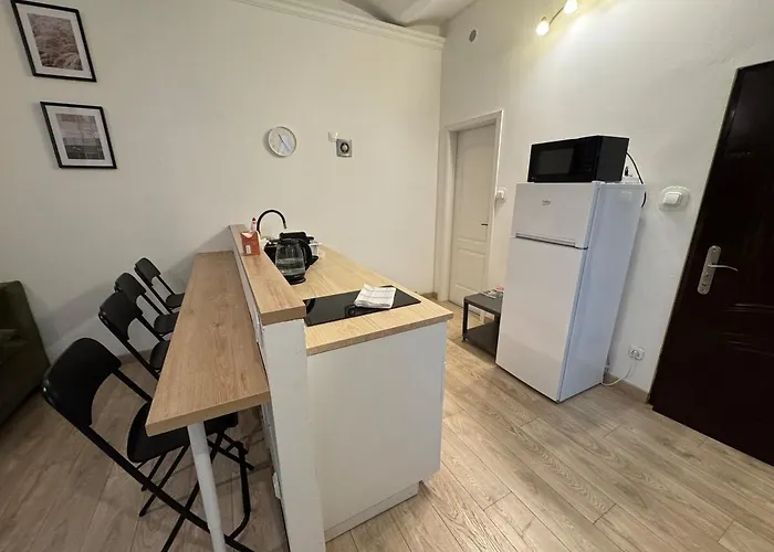 V17 Duplex At Westend Mall *